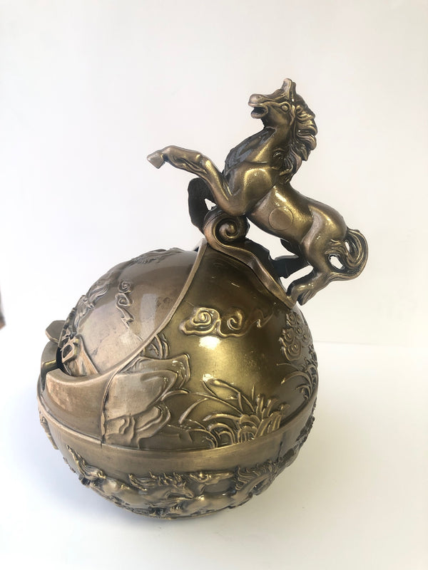 Metallic Round Horse Ornament Tray